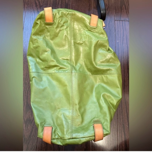 Kenneth Cole New York Green Slouchy Shoulder Bag - Picture 6 of 8